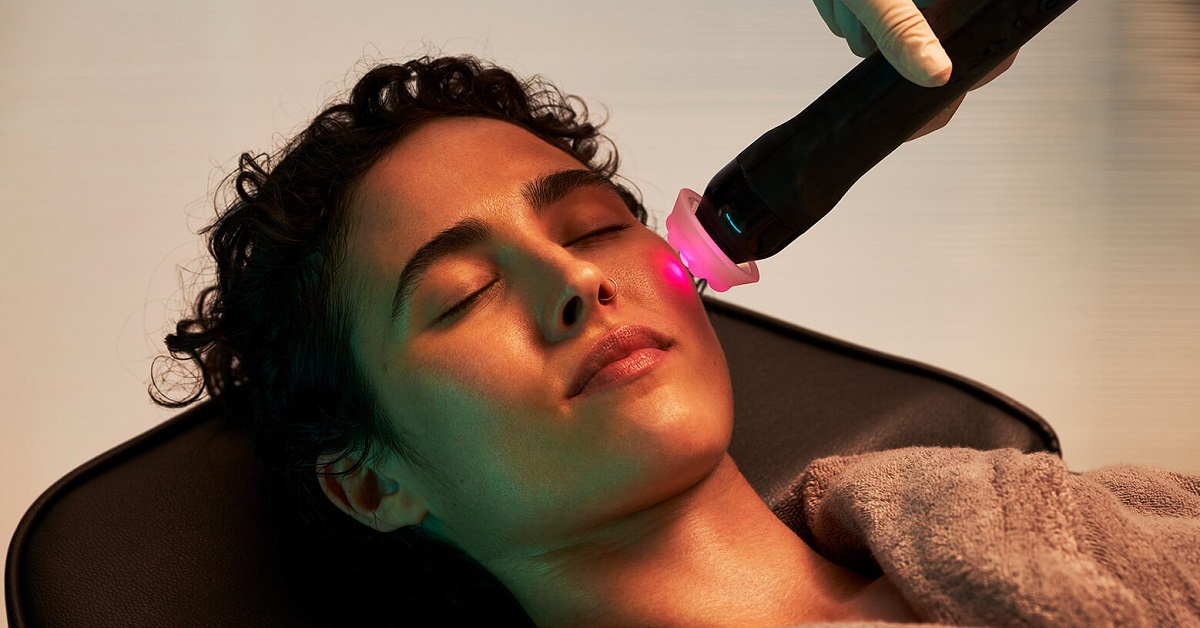 Unlocking Effortless Glowing and Soft Skin with a Geneo Facial